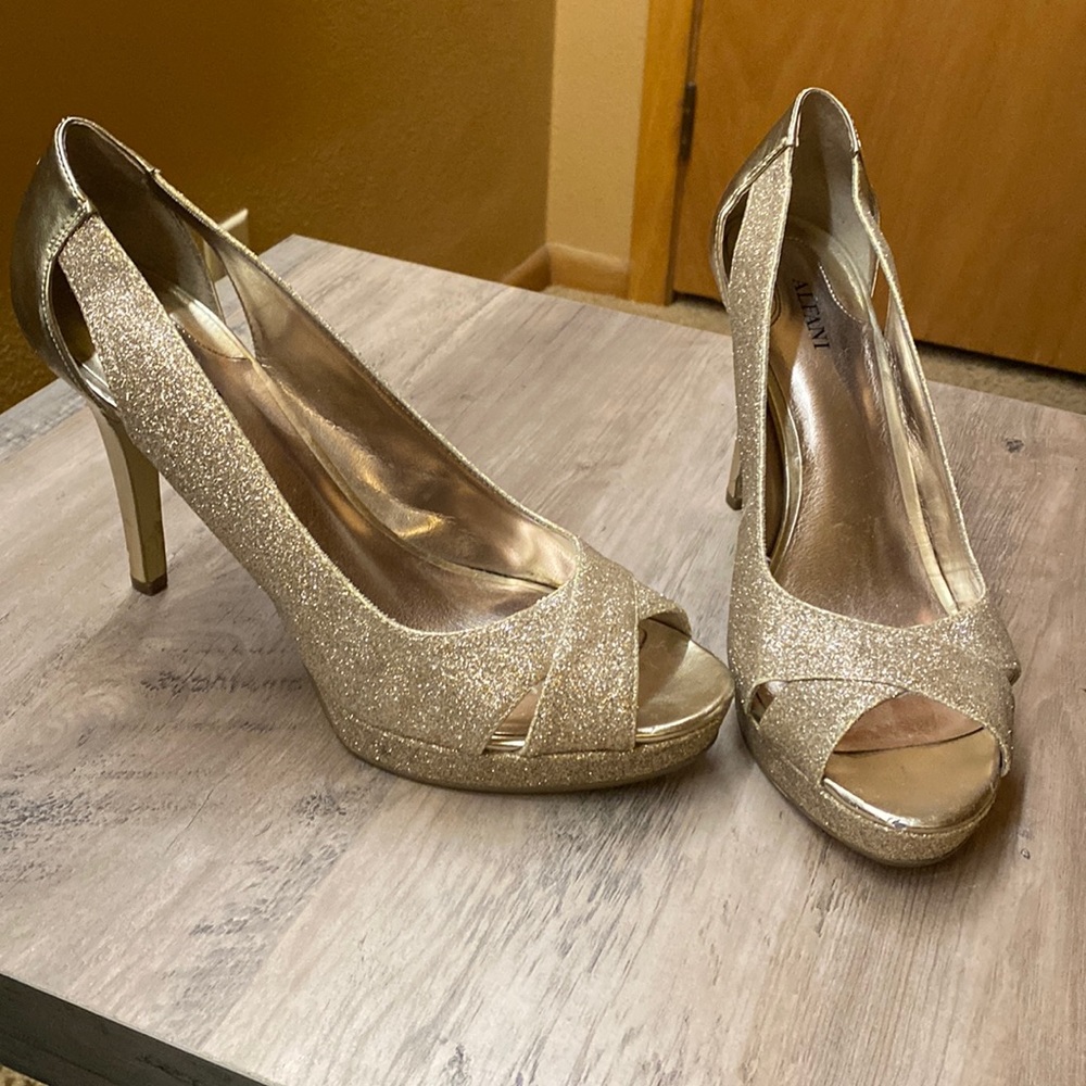 Alfani Gold Sparkly Heels - Size 8.5. Gently Used